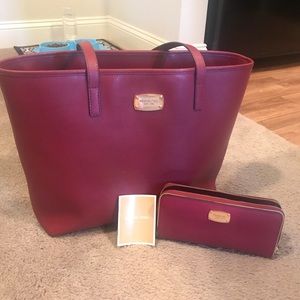 Michael Kors Hand Bag Tote with matching wallet